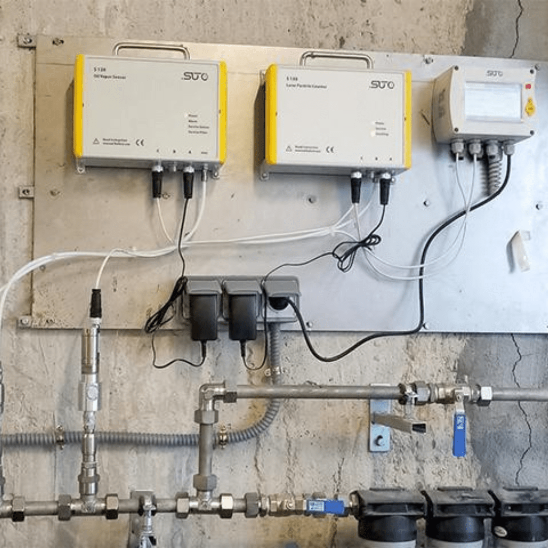 Online Monitoring with Two S130 Sensors Installation of two S130 sensors on the compressed air line, enabling simultaneous monitoring of air quality at different points in the system.