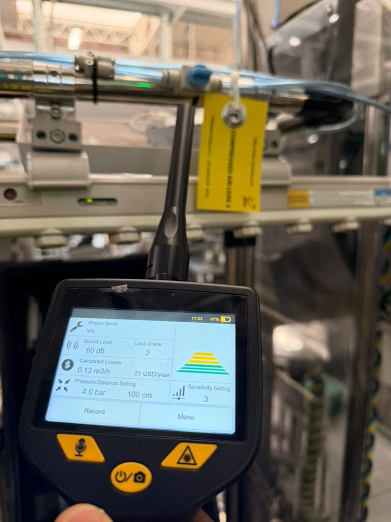 SUTO S531 ultrasonic detector showing 0.13 m3/h leak in automotive production line