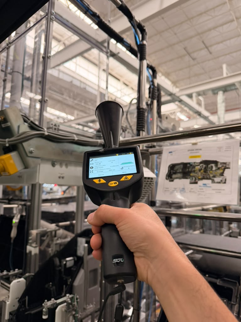 Compressed air leak audit with SUTO S531 detector in automotive manufacturing plant
